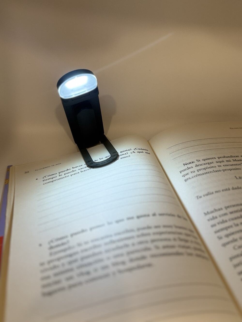 Clip On Book Light LED Reading Light 3 Colors Stepless Brightness Night Reading